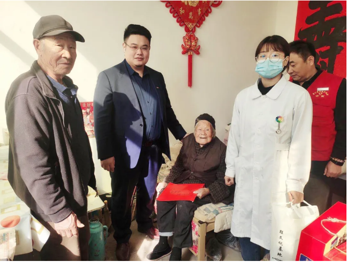 愛(ài)在重陽(yáng)節，慰問(wèn)暖人心